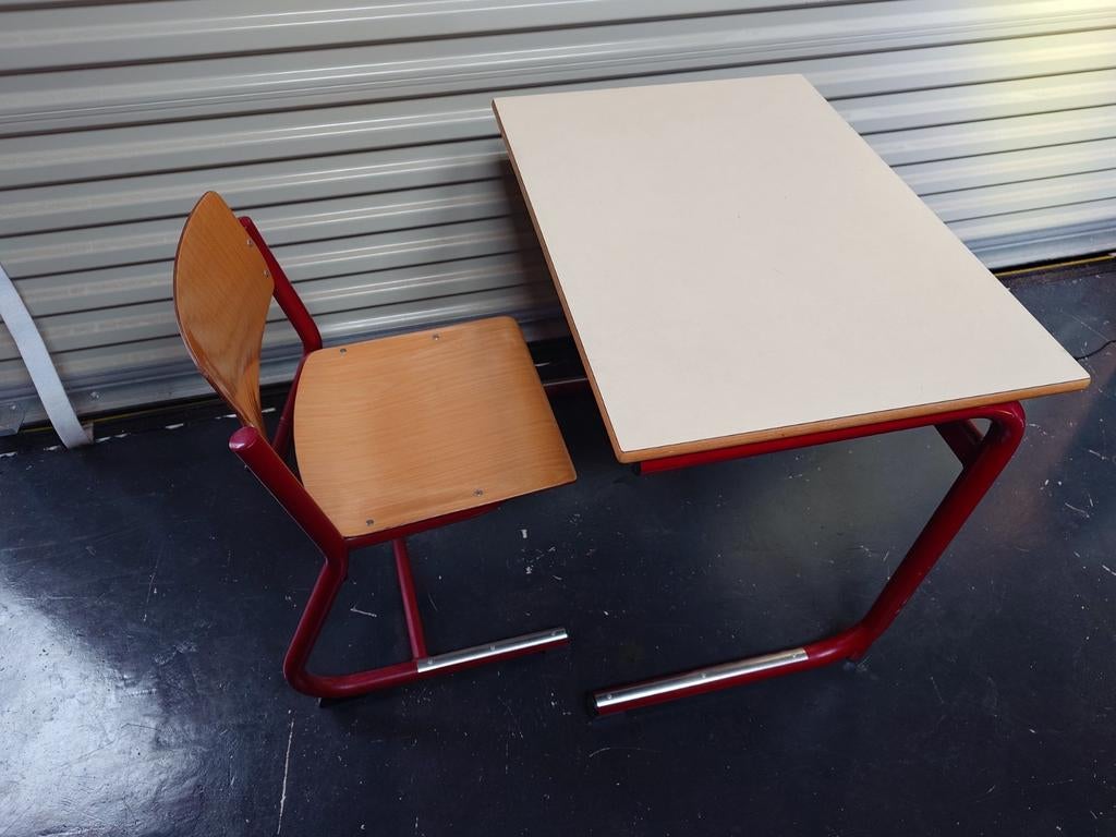 Schooltafel en stoel - Ideaal voor kinderkamer, Kinderen en Baby's, Kinderkamer | Tafels en Stoelen, Gebruikt, Tafel(s) en Stoel(en)