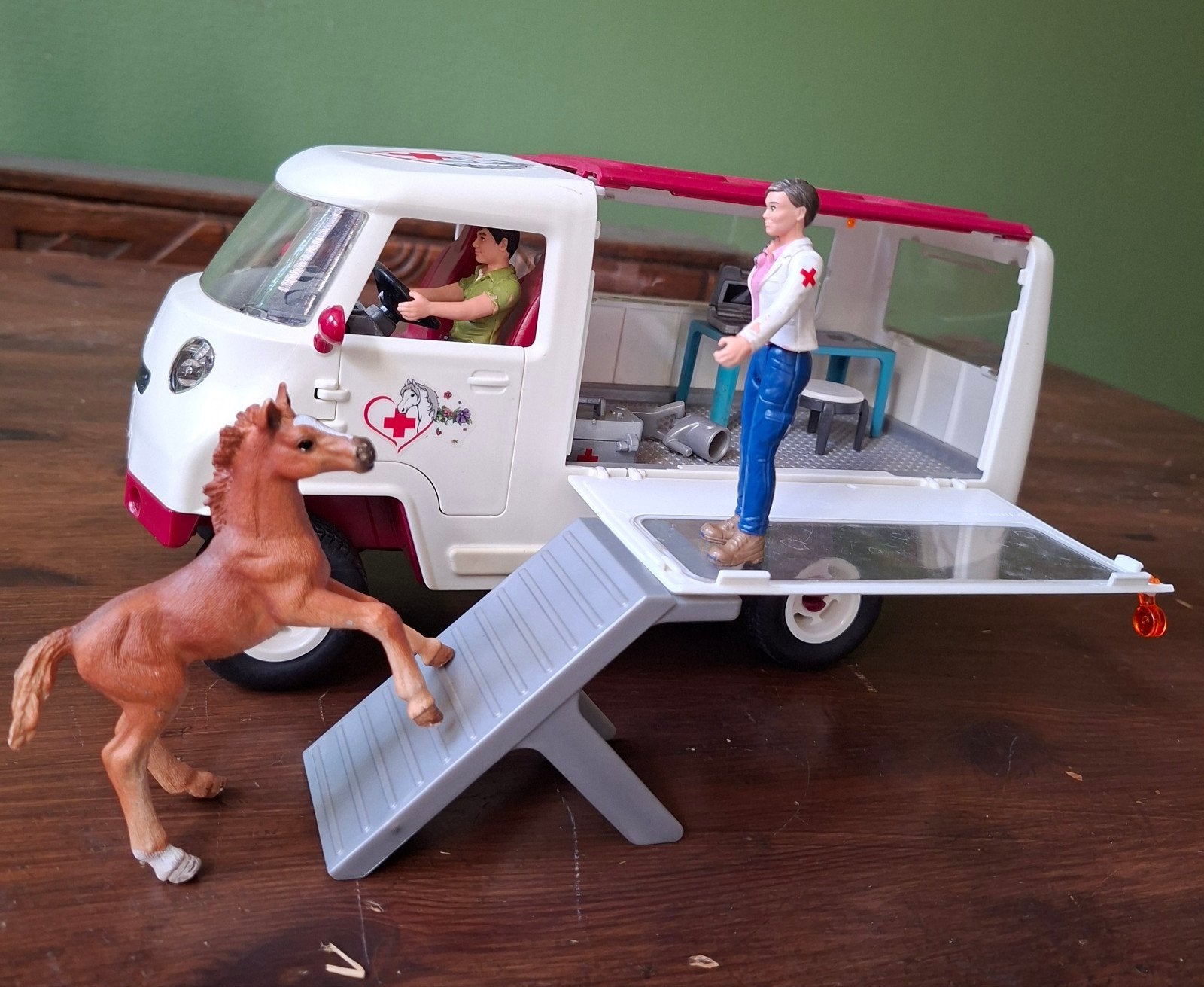 Schleich ambulance, Verzamelen, Dierenverzamelingen, Ophalen, Zo goed als nieuw, Paard, Beeldje of Figuurtje