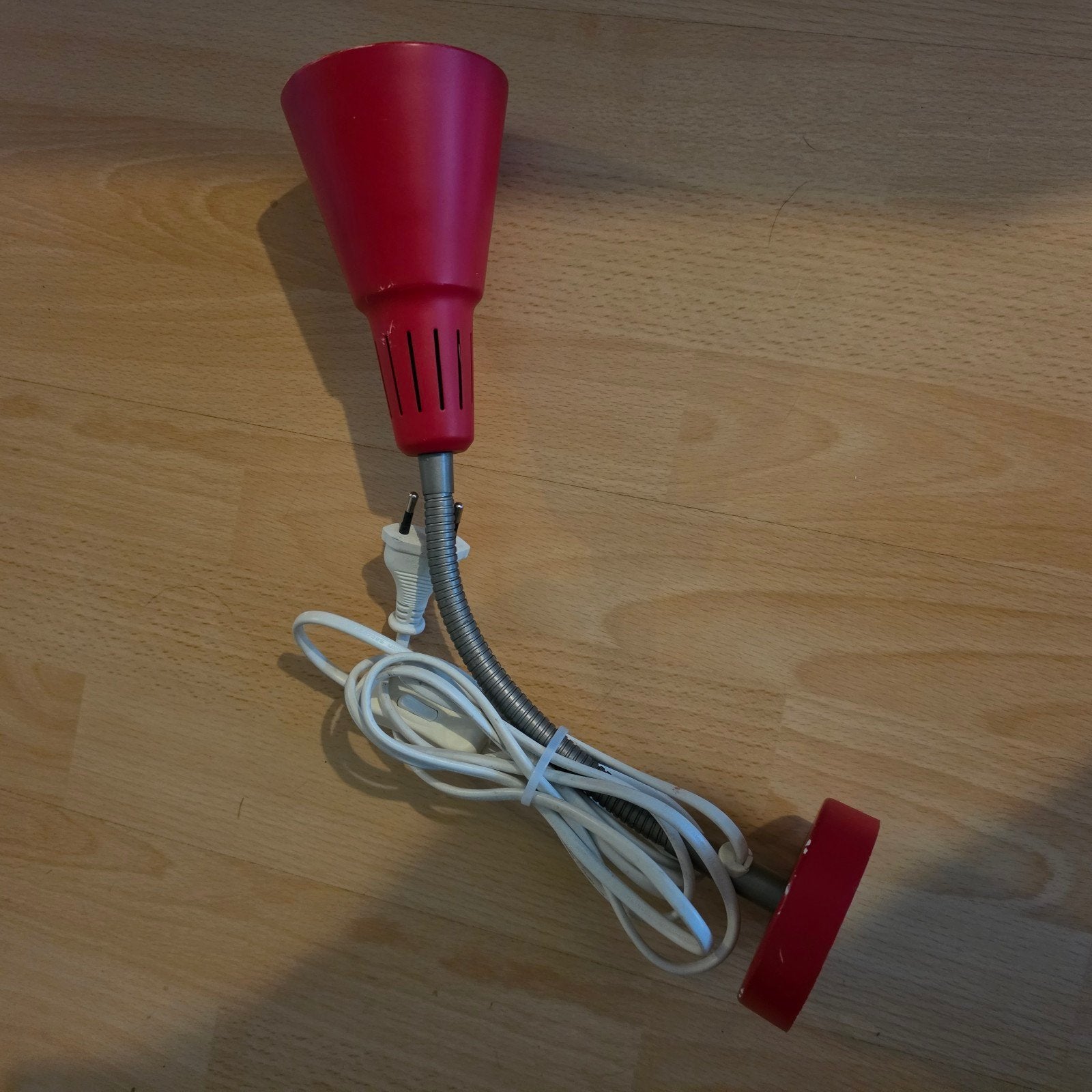 Vintage IKEA Kvart Wandlamp Rood Flexarm Nachtlampje, Spelcomputers en Games, Ophalen of Verzenden, Wii