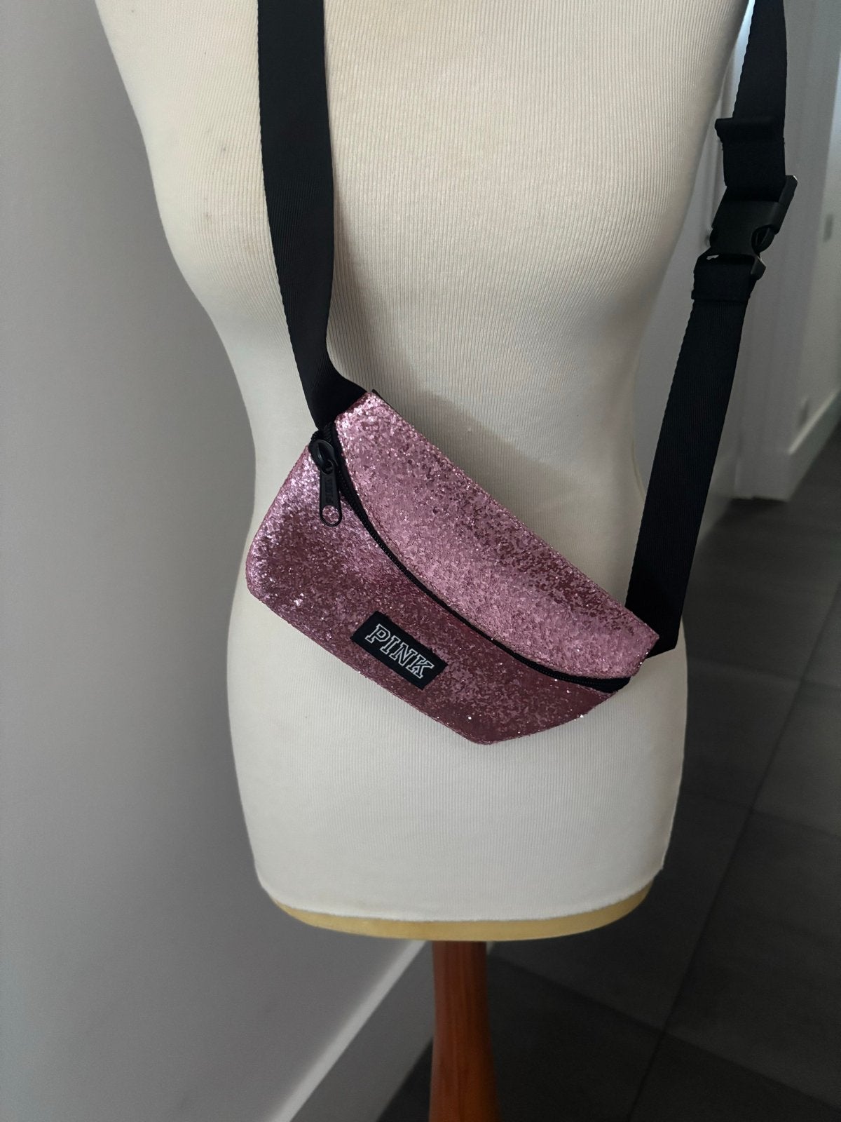 Roze glitter heuptasje van PINK, Ophalen of Verzenden, Nieuw, Roze, Overige typen