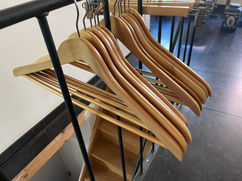Stevige houten kledinghangers, Ophalen of Verzenden, Zo goed als nieuw, Hout, Volwassenen