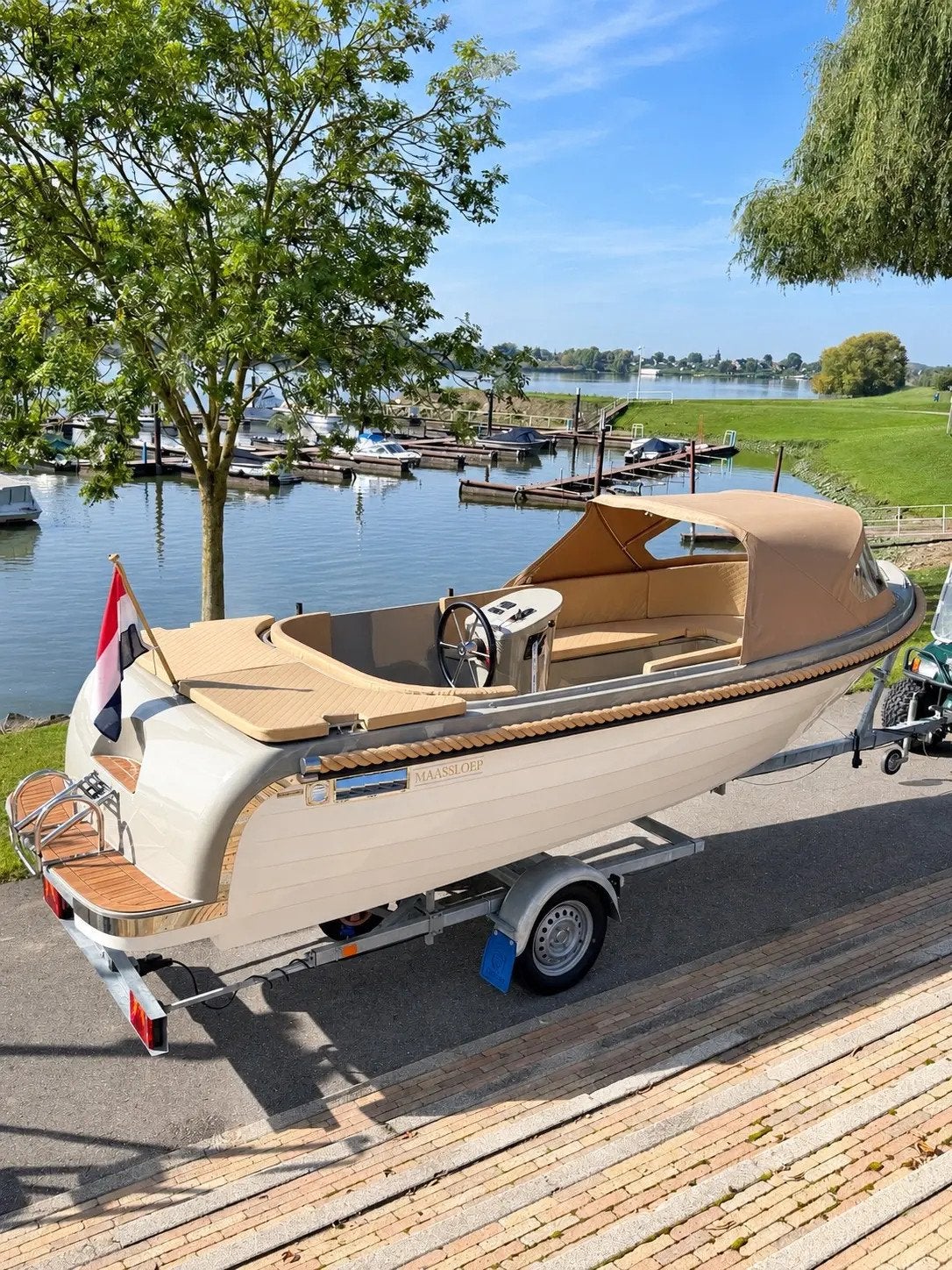 Maassloep 570 Honda 20pk 4takt full opties! 10 vaar uren