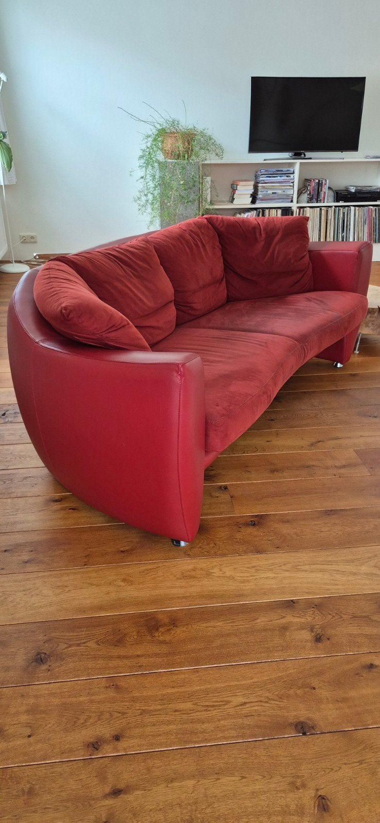 Leolux 3-zitsbank leer met ronde vormen en aluminium pootjes, Ophalen, Gebruikt, Driepersoons, 75 tot 100 cm