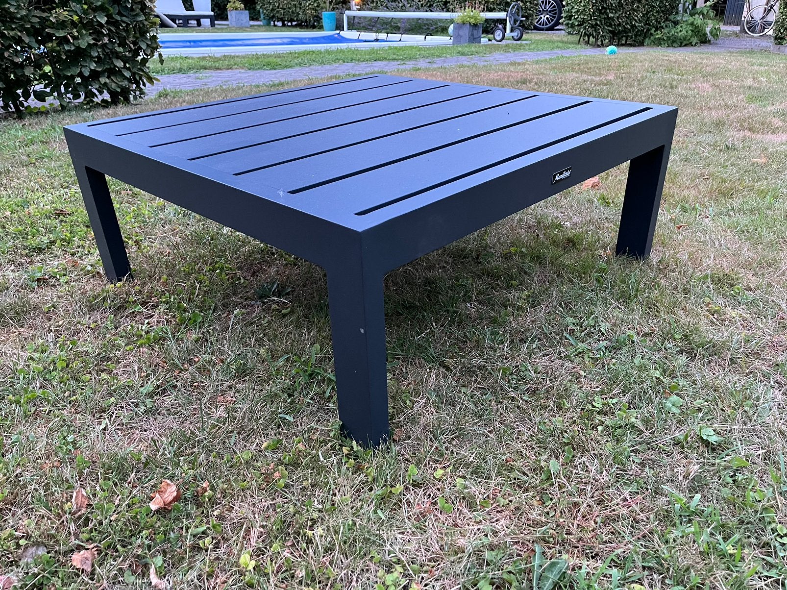Tafel of voetenbank Manifesto Kees Smit, Ophalen, Zo goed als nieuw, Rechthoekig, Aluminium