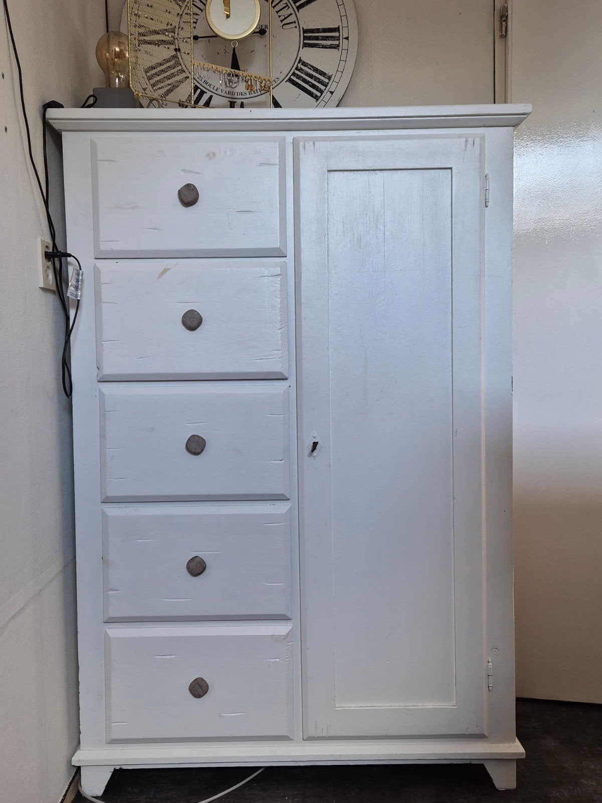 Houten kast, Ophalen