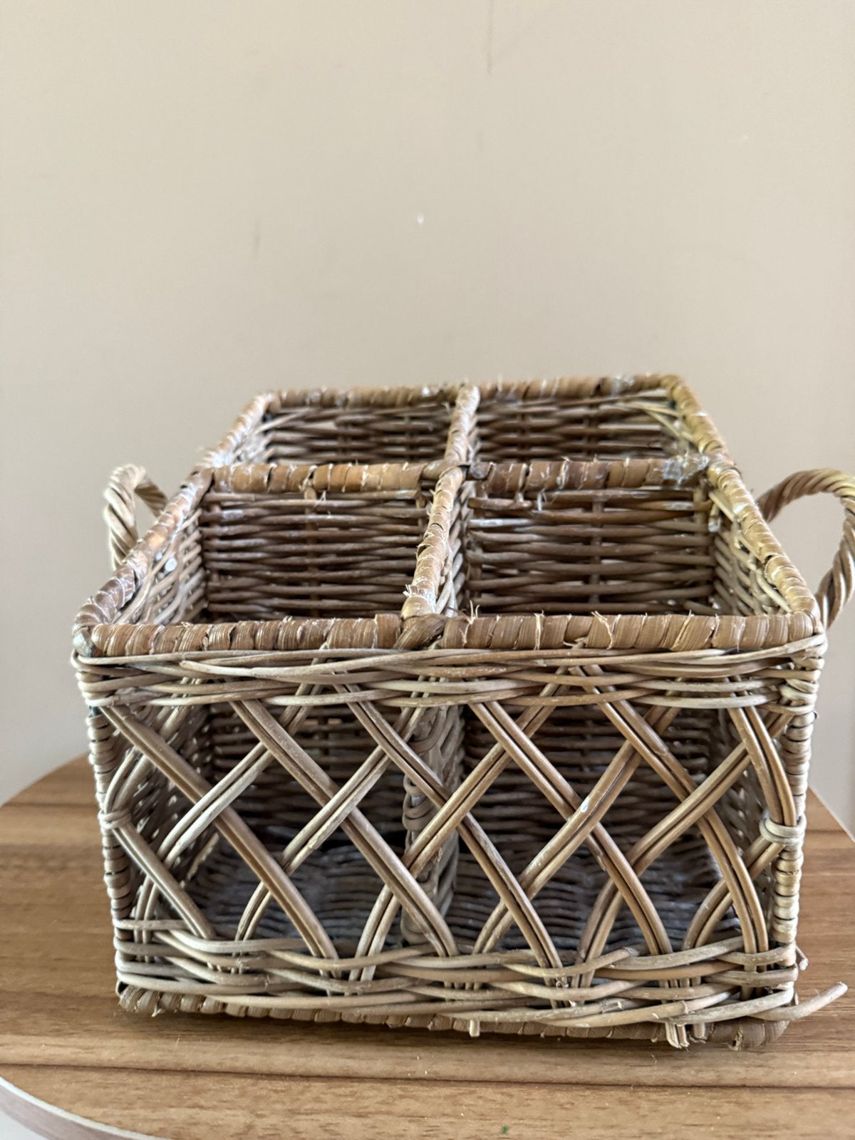 Rotan bestekbak / organizer met 4 vakken, Ophalen, Gebruikt, Landelijk, Natuurlijk materiaal