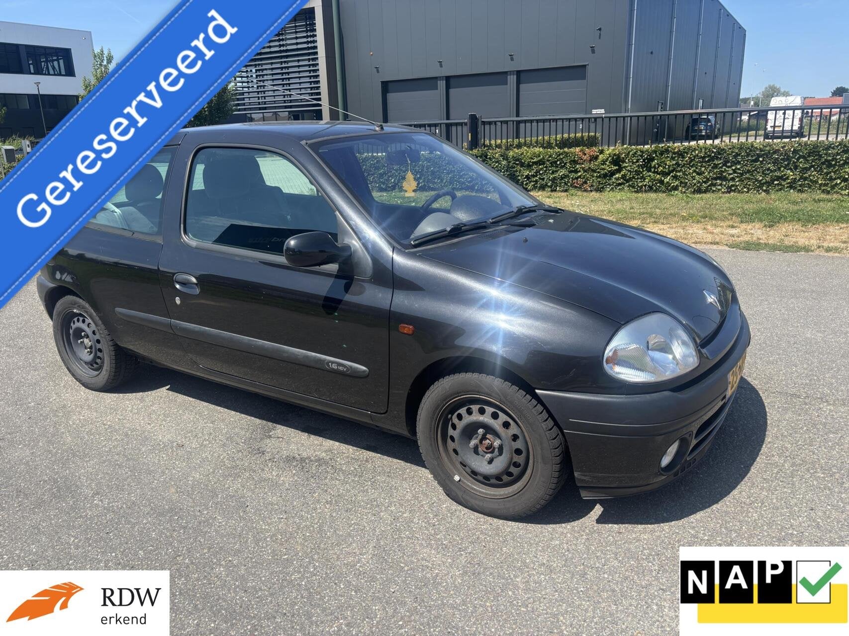 Renault Clio 1.6-16V RXE/AIRCO/ELEK.RAMEN/APK/NAP, Auto's, Renault, 970 kg, 535 kg, 4 cilinders, Zwart