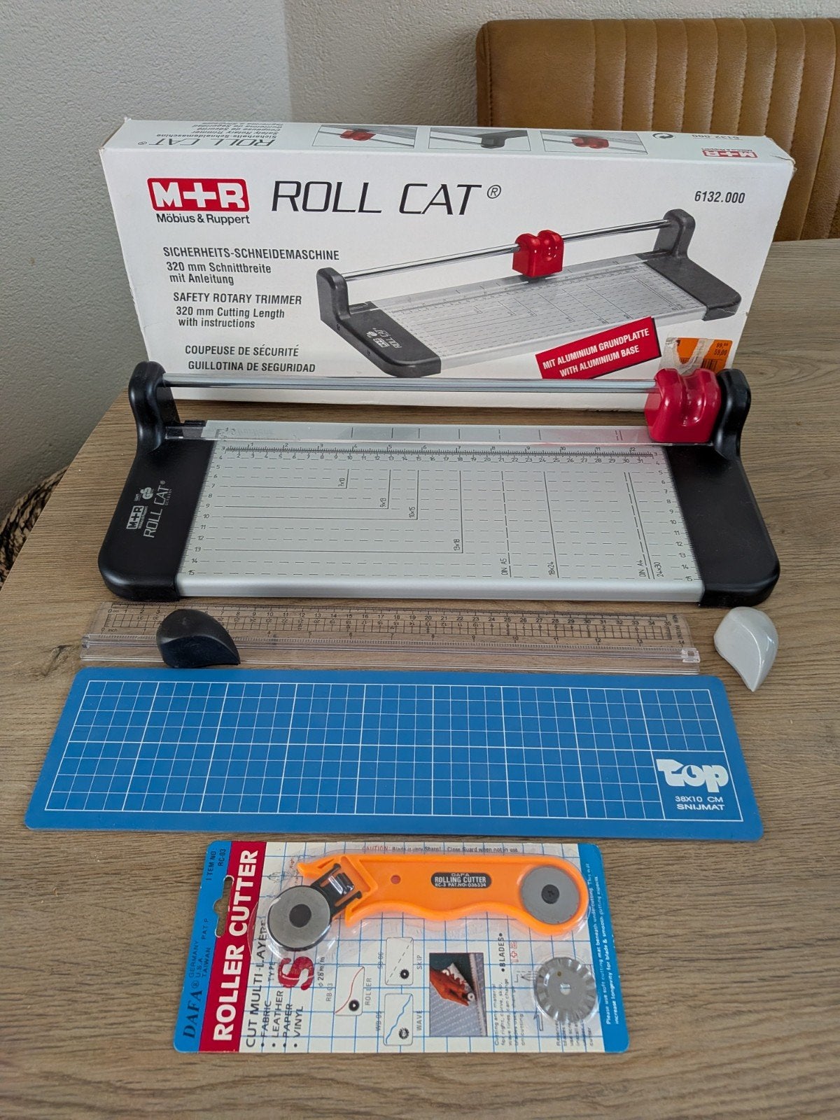 M+R Roll Cat rolsnijmachine met een 32 cm snijlengte.
Alumin, Ophalen, Nieuw