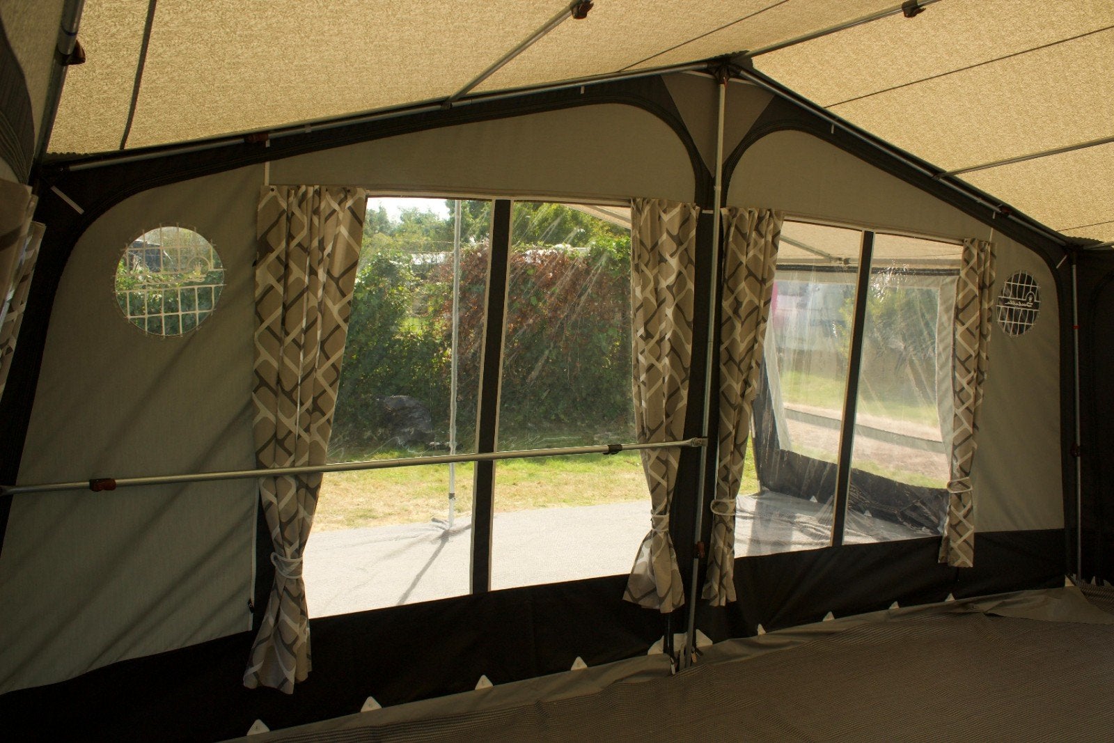 Voortent met luifel Isabella commadore North G16/915, Ophalen, Zo goed als nieuw