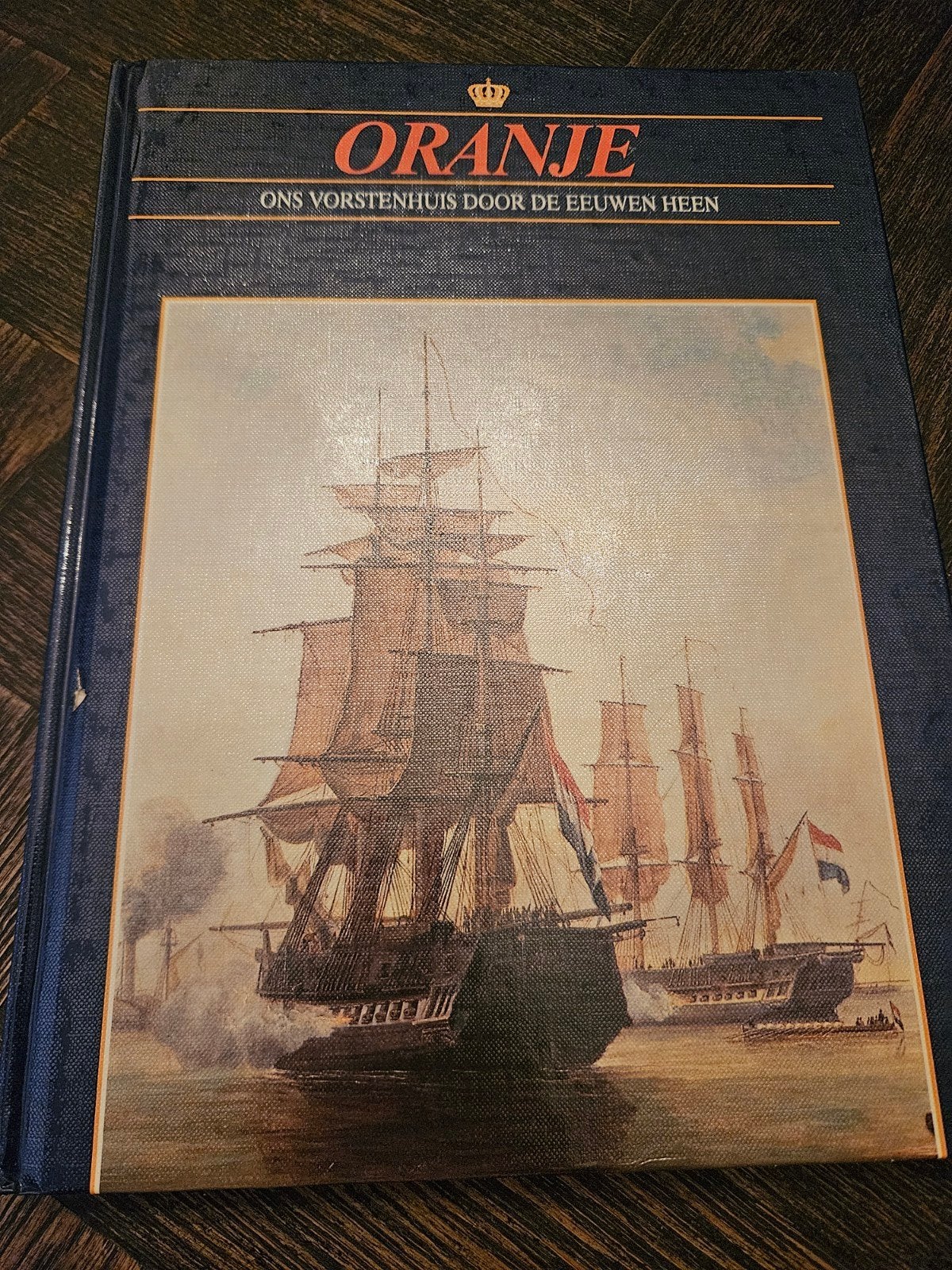 Oranje: Ons Vorstenhuis door de Eeuwen - Oranje en de Kr, Ophalen of Verzenden, 20e eeuw of later, Gelezen, Onbekend