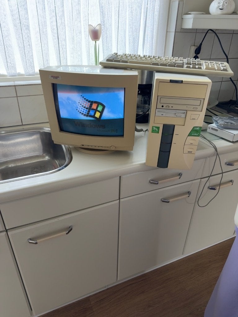 Highscreen Windows 95 PC + Monitor | Retro Computer, Computers en Software, Ophalen, Vintage computer