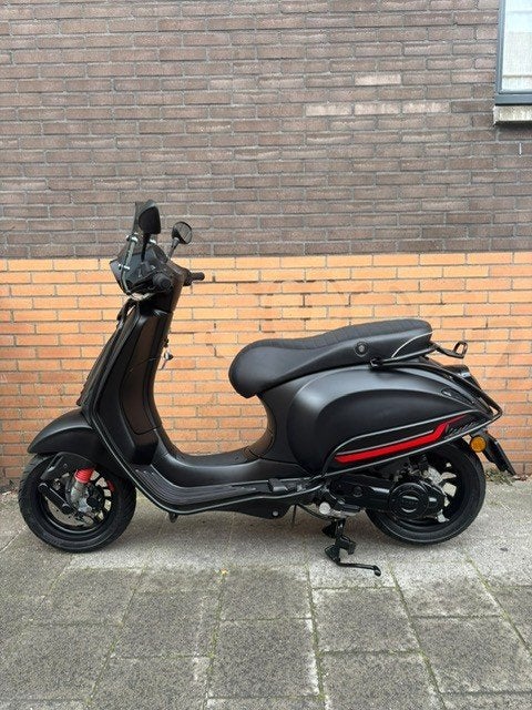Vespa Sprint 45km matzwart 2023 eerste eigenaar Full Optie, Overige modellen, Maximaal 45 km/u, Zo goed als nieuw, Benzine