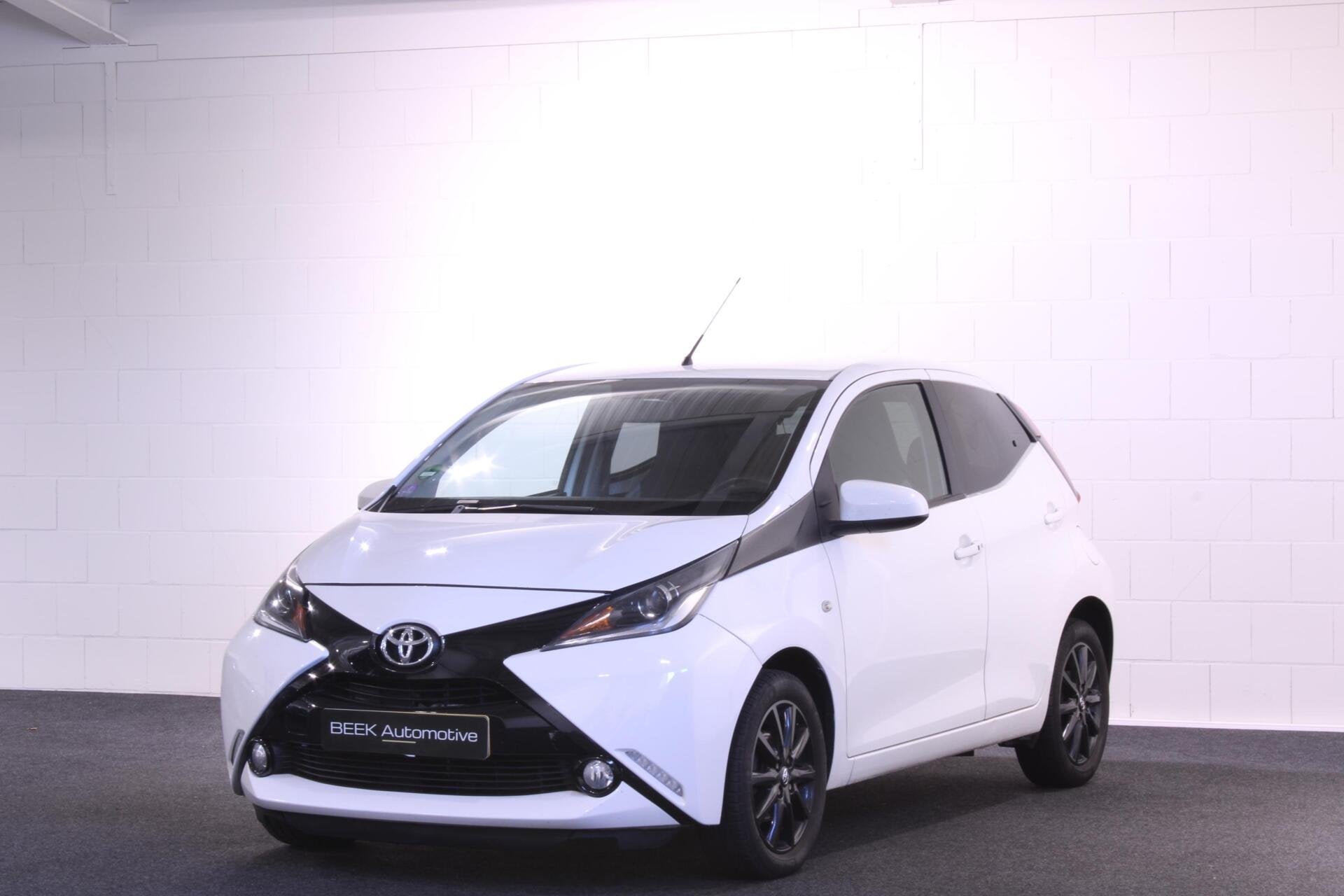Toyota Aygo 1.0 VVT-i x-pure | Apple CarPlay | Camera | Auto, Auto's, Stof, Gebruikt, Euro 6, Met garantie (alle)