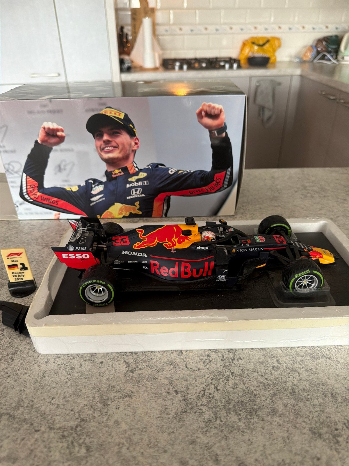 Red Bull F1 modelauto - Max Verstappen (met defecten), Overige merken, Gebruikt, Auto, 1:32 tot 1:50