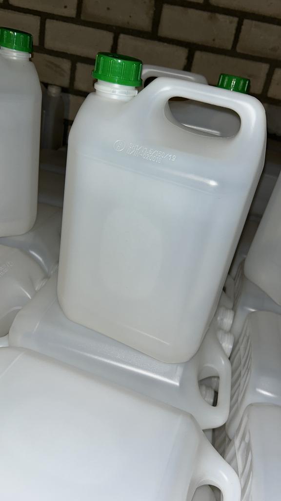 Jerrycans 5 liter  nieuw un gekeurd   € 1.99 per stuk, Tuin en Terras, Regentonnen, Minder dan 75 liter, Ophalen of Verzenden