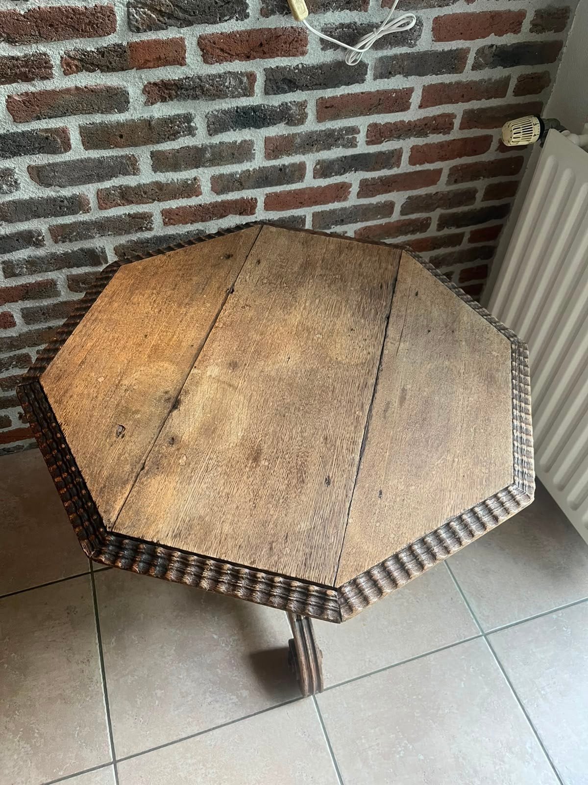 Antieke houten bijzettafel, achthoekig, met snijwerk, Ophalen