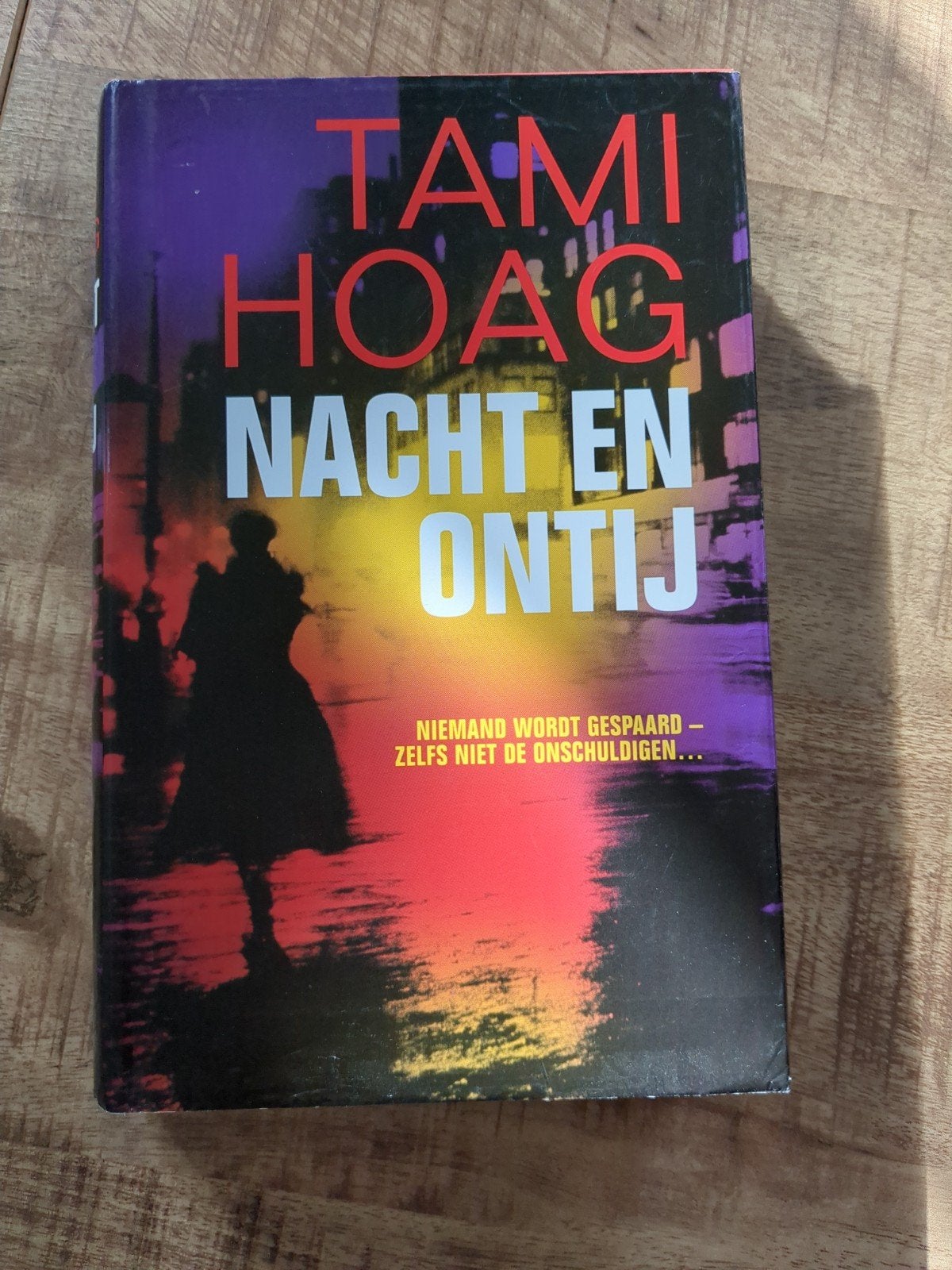 Tami Hoag - Nacht en Ontij (Thriller), Boeken, Ophalen of Verzenden, Tami Hoag