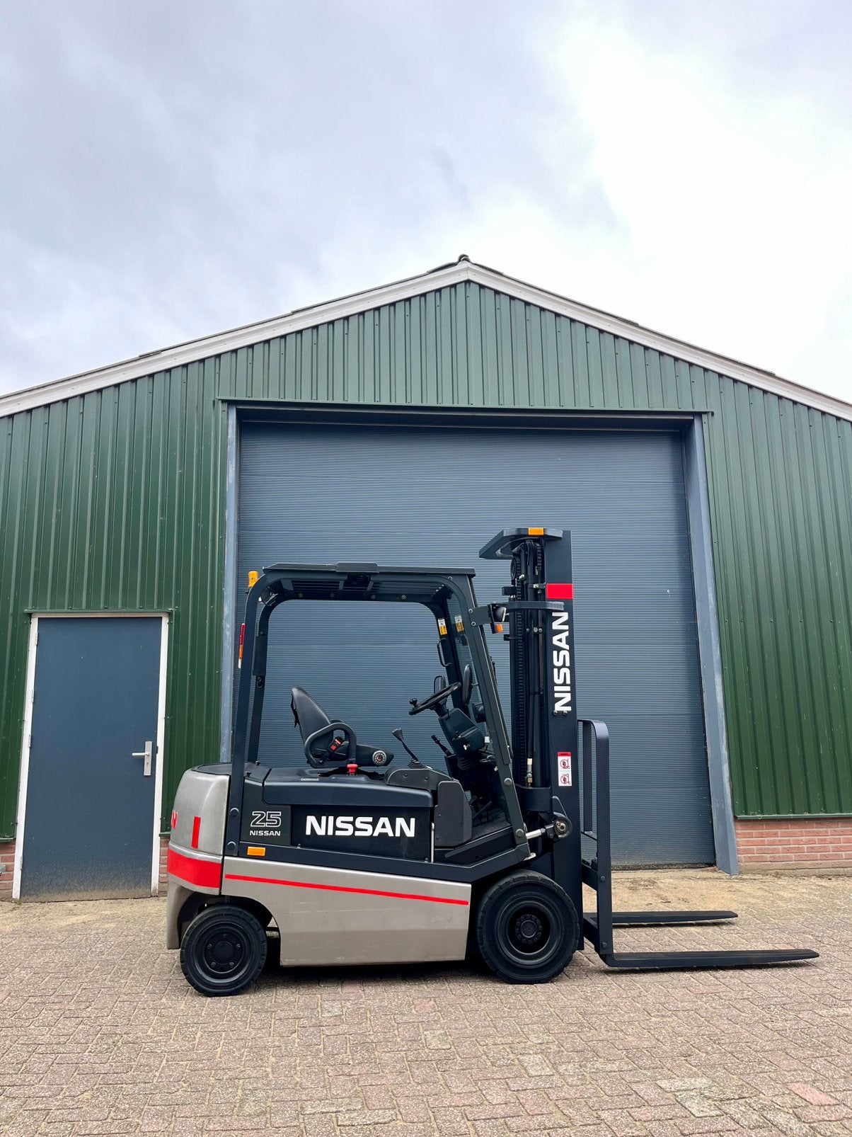 Nissan 2.5 - electrisch - accu in zeer goede staat - TOP !, Zakelijke goederen, Ophalen, Nissan, Nissan, Heftruck