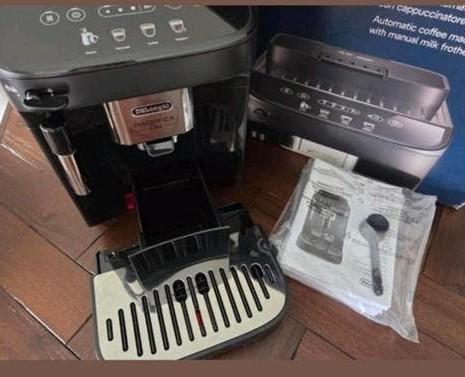 Delonghi magnifica Evo NIEUW in originele verpakking, Ophalen of Verzenden, Nieuw, Overige modellen, Gemalen koffie
