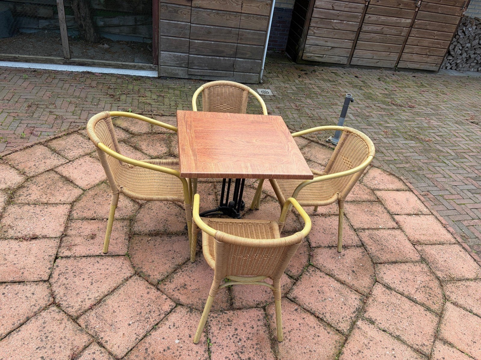 Gezellige tuinset met 4 rotan stoelen en houten tafel, Ophalen, 4 zitplaatsen, Gebruikt, Tuinset