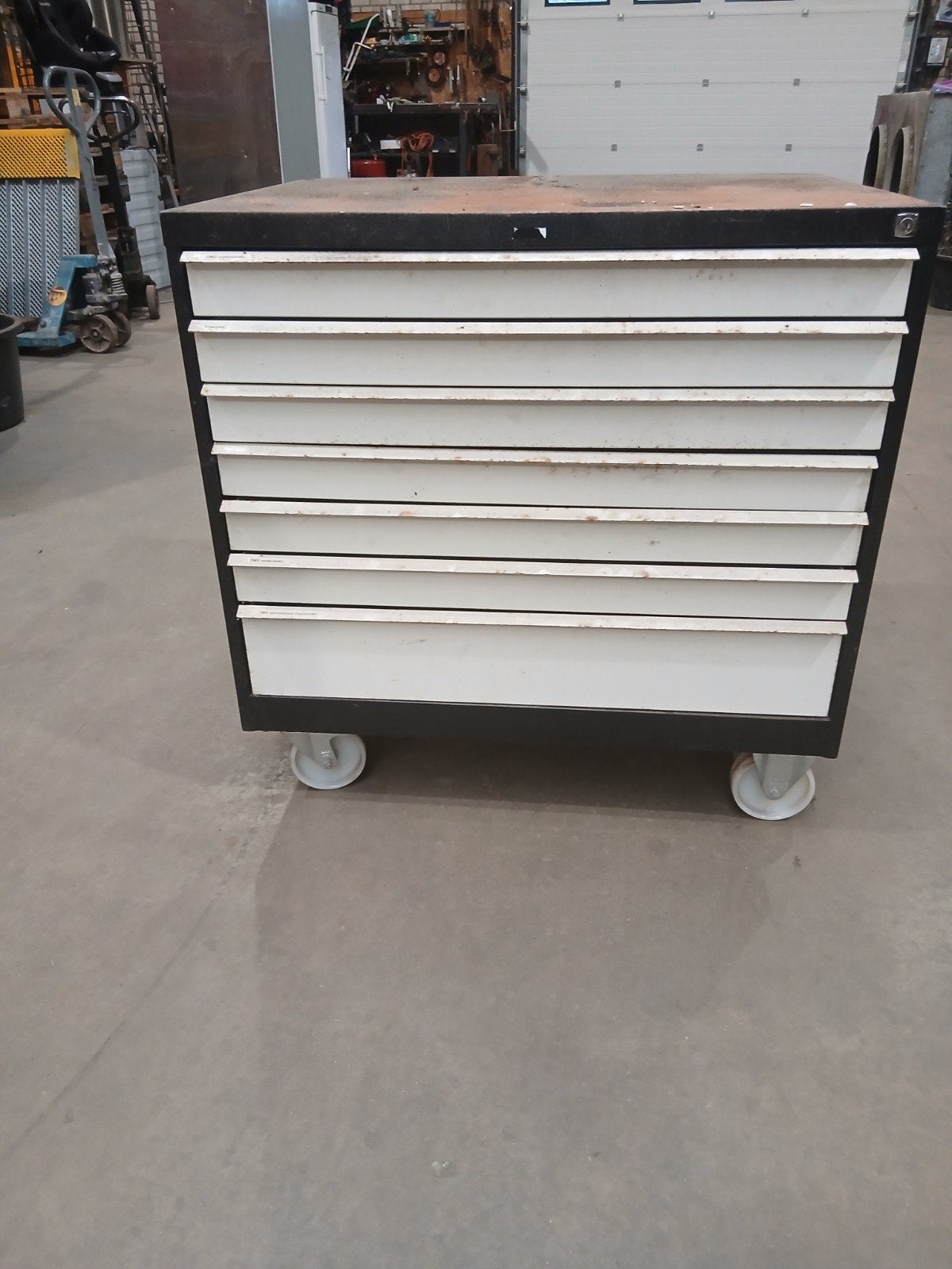 Robuuste ladekast op wielen - 91x70x90 cm, Huis en Inrichting, Kasten | Ladekasten, Ophalen, Gebruikt, Onbekend@voorbeeld.com