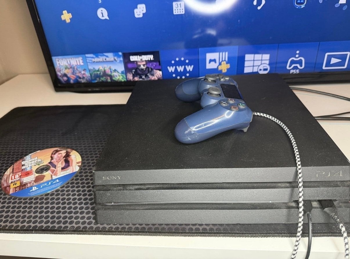 PlayStation 4 Pro met 1TB opslag en 5 games, Spelcomputers en Games, Ophalen, 1 TB, Met 1 controller, Pro