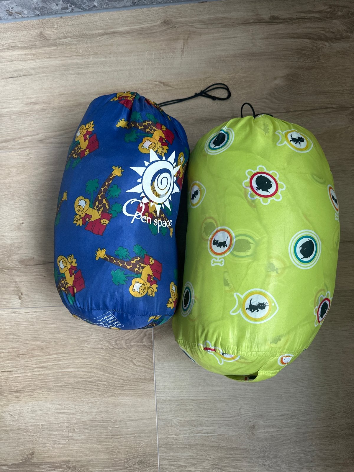 2x kinderslaapzak, Caravans en Kamperen, Slaapzakken, Ophalen, Gebruikt