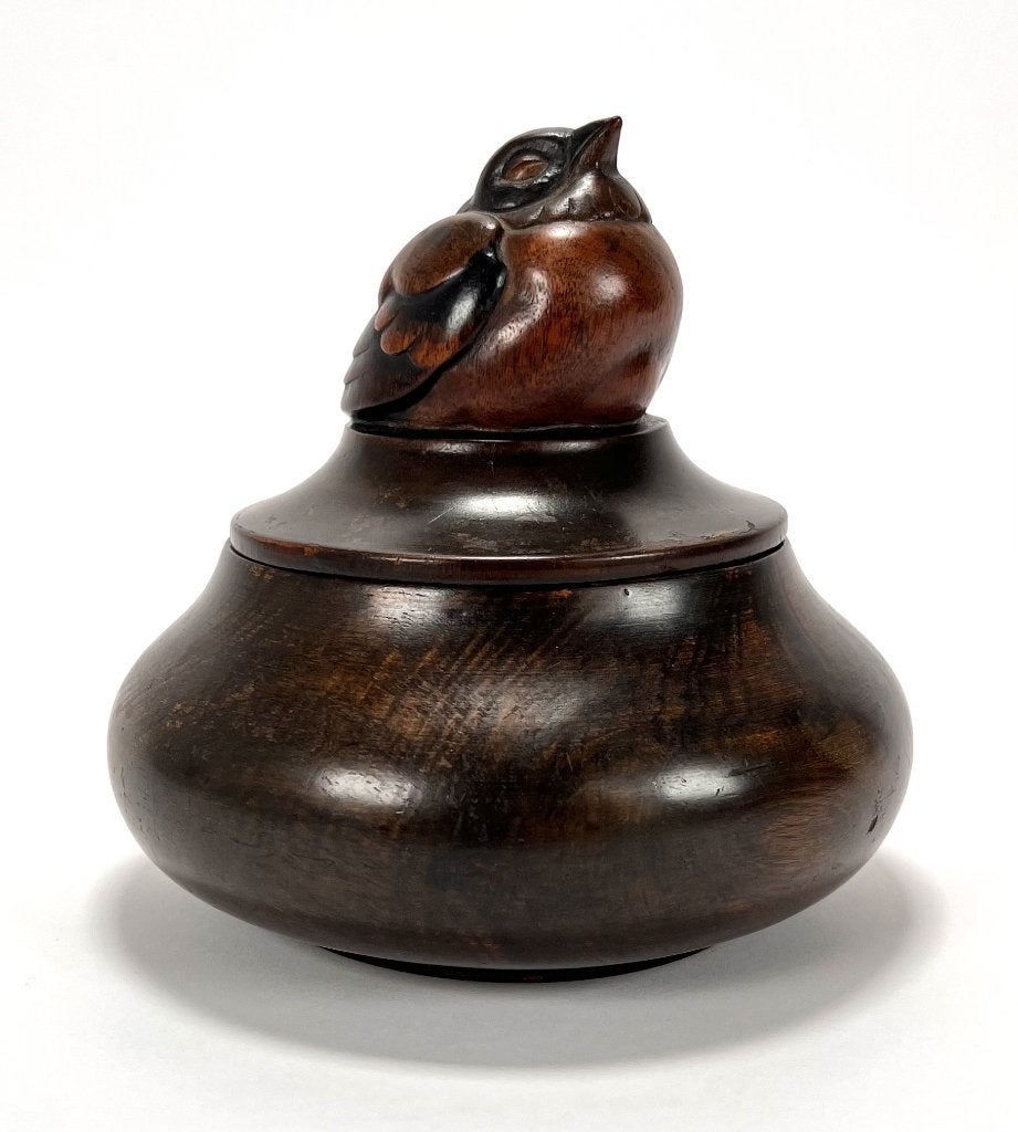 141. Houten dekseldoosje met slapende mus, Gra Rueb, ca 1935
