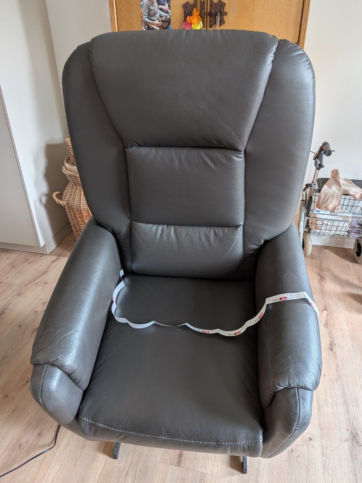 Elektrische sta op stoel, Huis en Inrichting, Fauteuils, Ophalen of Verzenden, Zo goed als nieuw, 75 tot 100 cm, 50 tot 75 cm