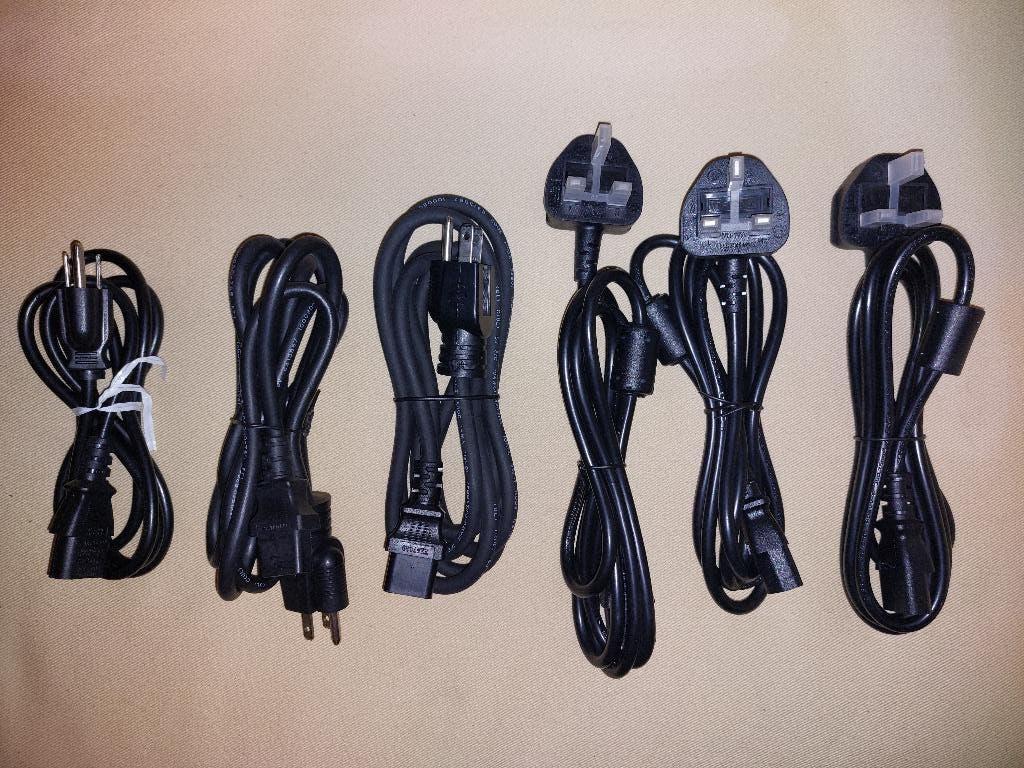 PARTIJ UK Engelse stekker Powercord Netsnoer Powercable  C13, Ophalen of Verzenden, Nieuw, Minder dan 2 meter, Overige kabels