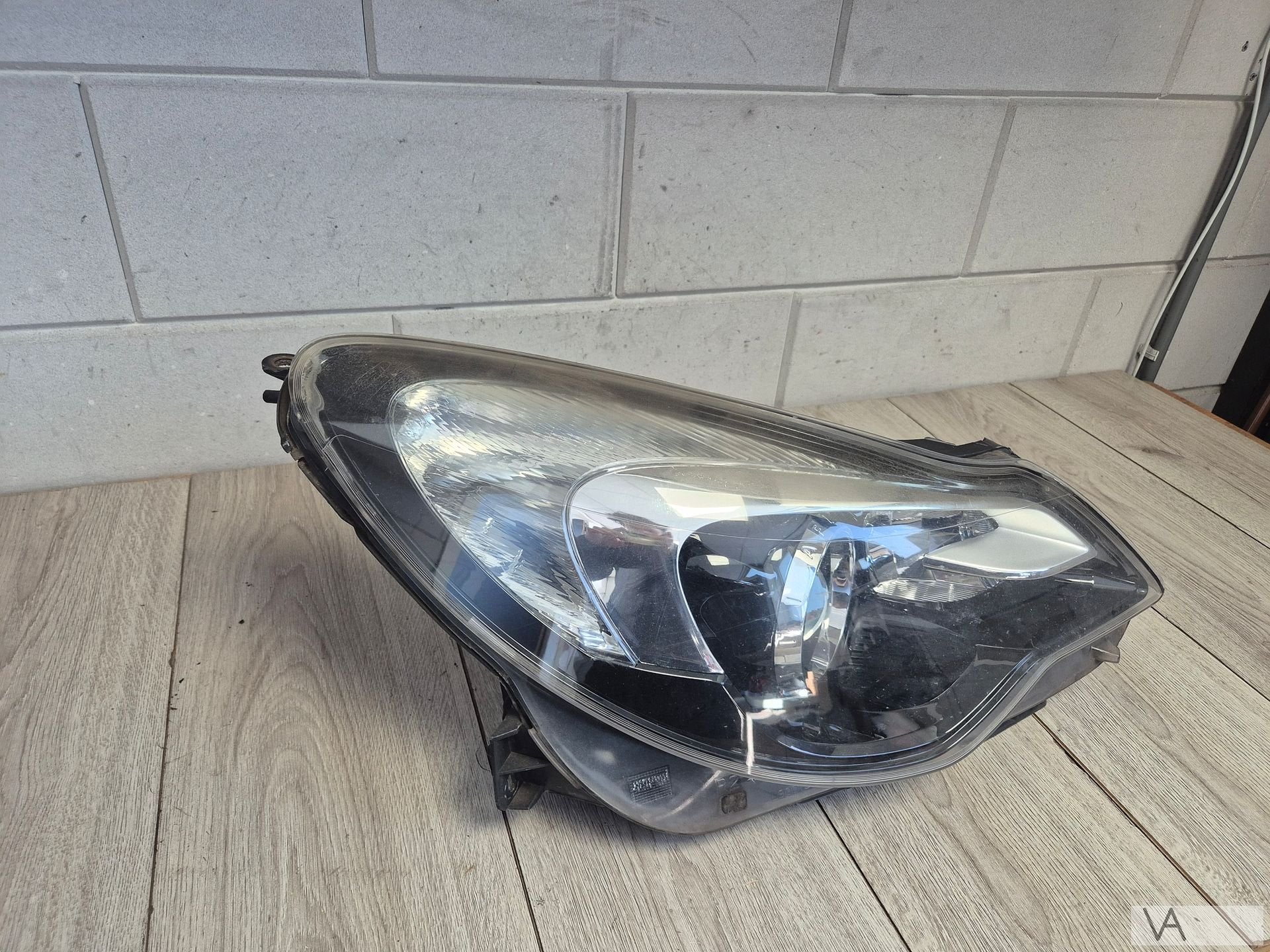 Koplamp rechts van Opel Corsa D facelift zwart met lens AFL, Gebruikt, -, -, Opel