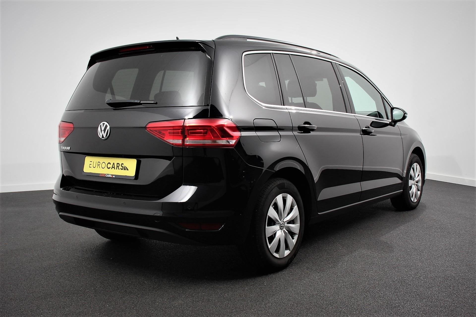 Volkswagen Touran 1.5 TSI 150pk DSG Comfortline 7p Navigatie, Stof, Zwart, 4 cilinders, 150 pk