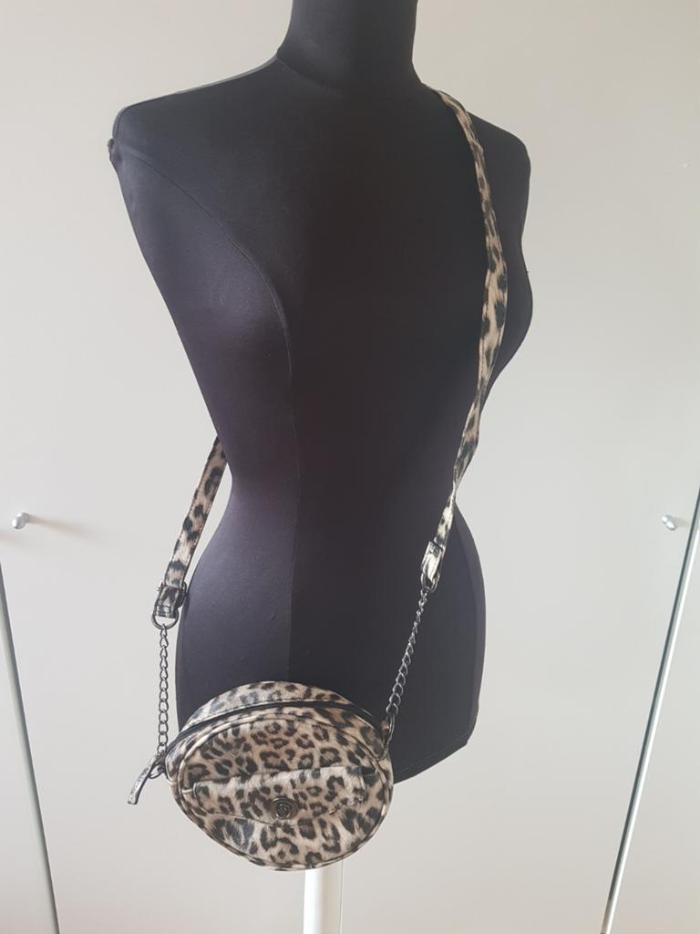Ronde Primark crossbody tas luipaardprint / panterprint, Sieraden, Tassen en Uiterlijk, Tassen | Damestassen, Ophalen of Verzenden
