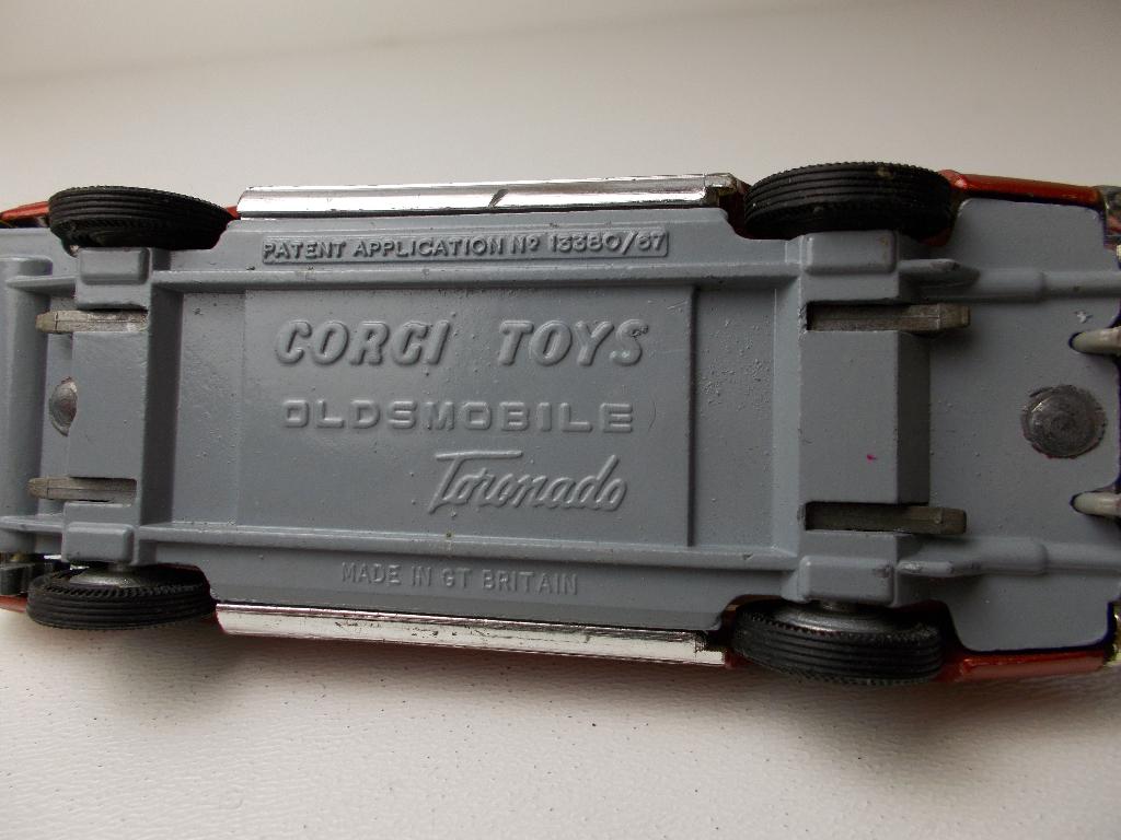1968 Corgi Toys 276 OLDSMOBILE TORONADO I.z.g.st., Hobby en Vrije tijd, Modelauto's | 1:43, Ophalen of Verzenden, Zo goed als nieuw