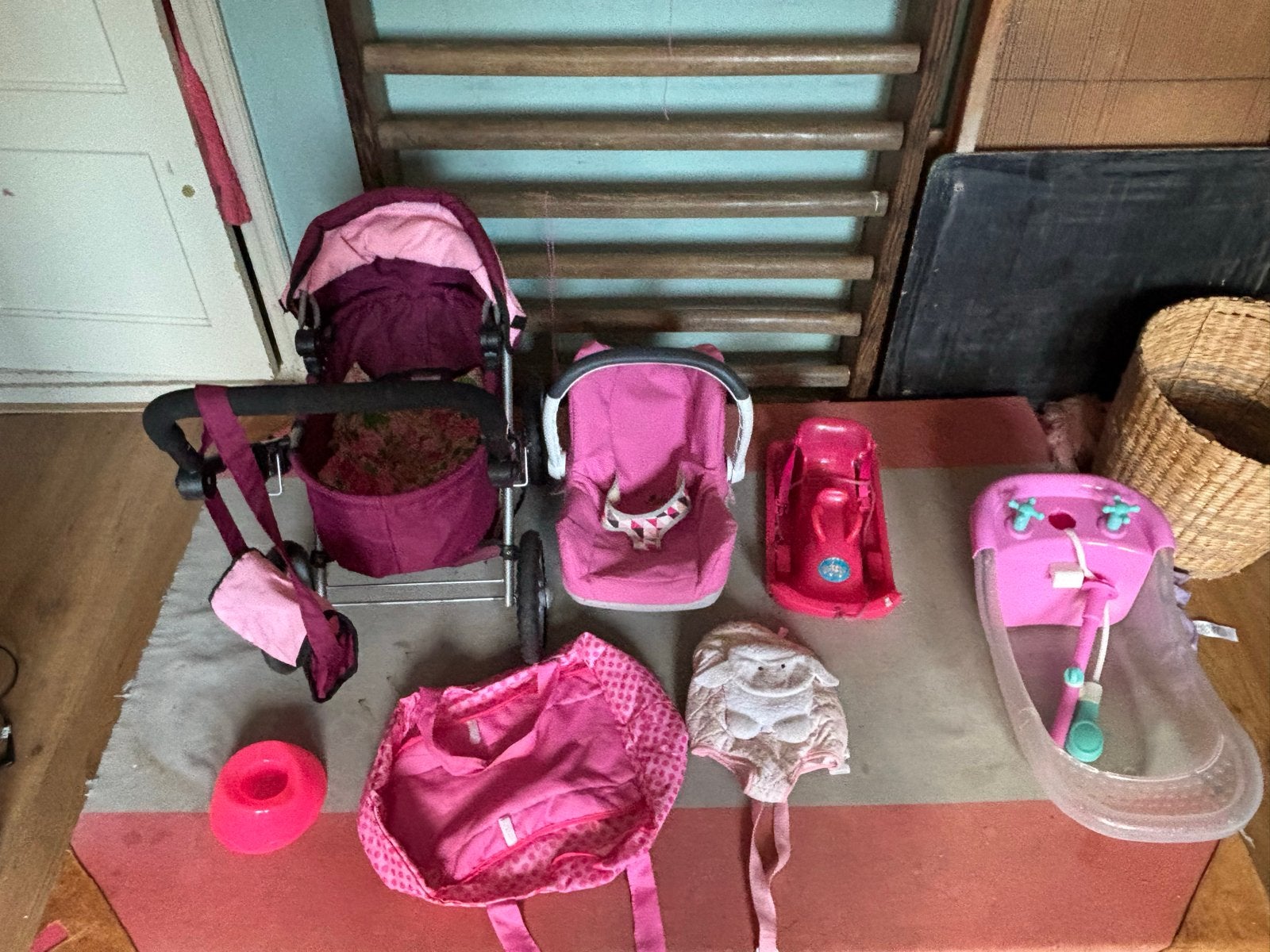 Poppenwagen en accessoires - diverse roze items, Ophalen, Gebruikt, Babypop