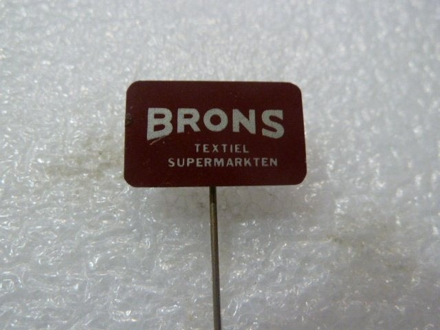 Vintage Brons Textiel Supermarkten Speldje, Verzamelen, Ophalen of Verzenden, Gebruikt, Merk, Speldje of Pin
