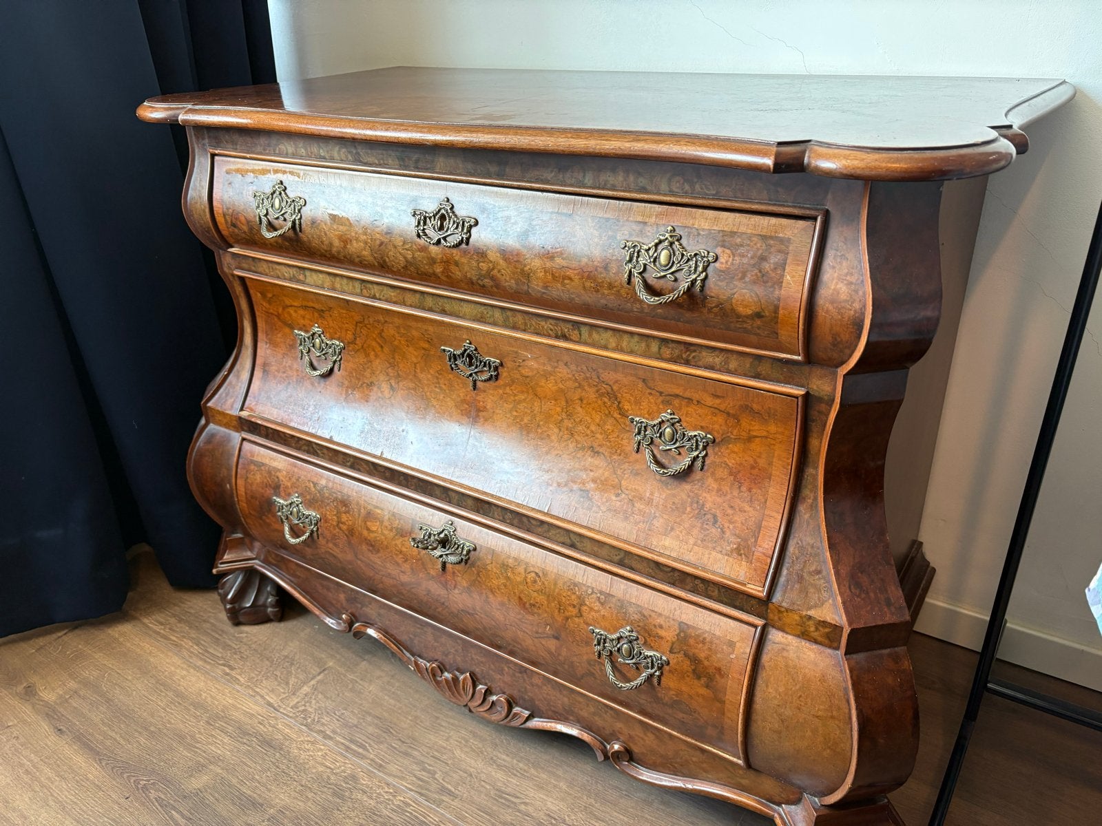 Antieke commode met 3 laden - wortelnoten fineer, Ophalen