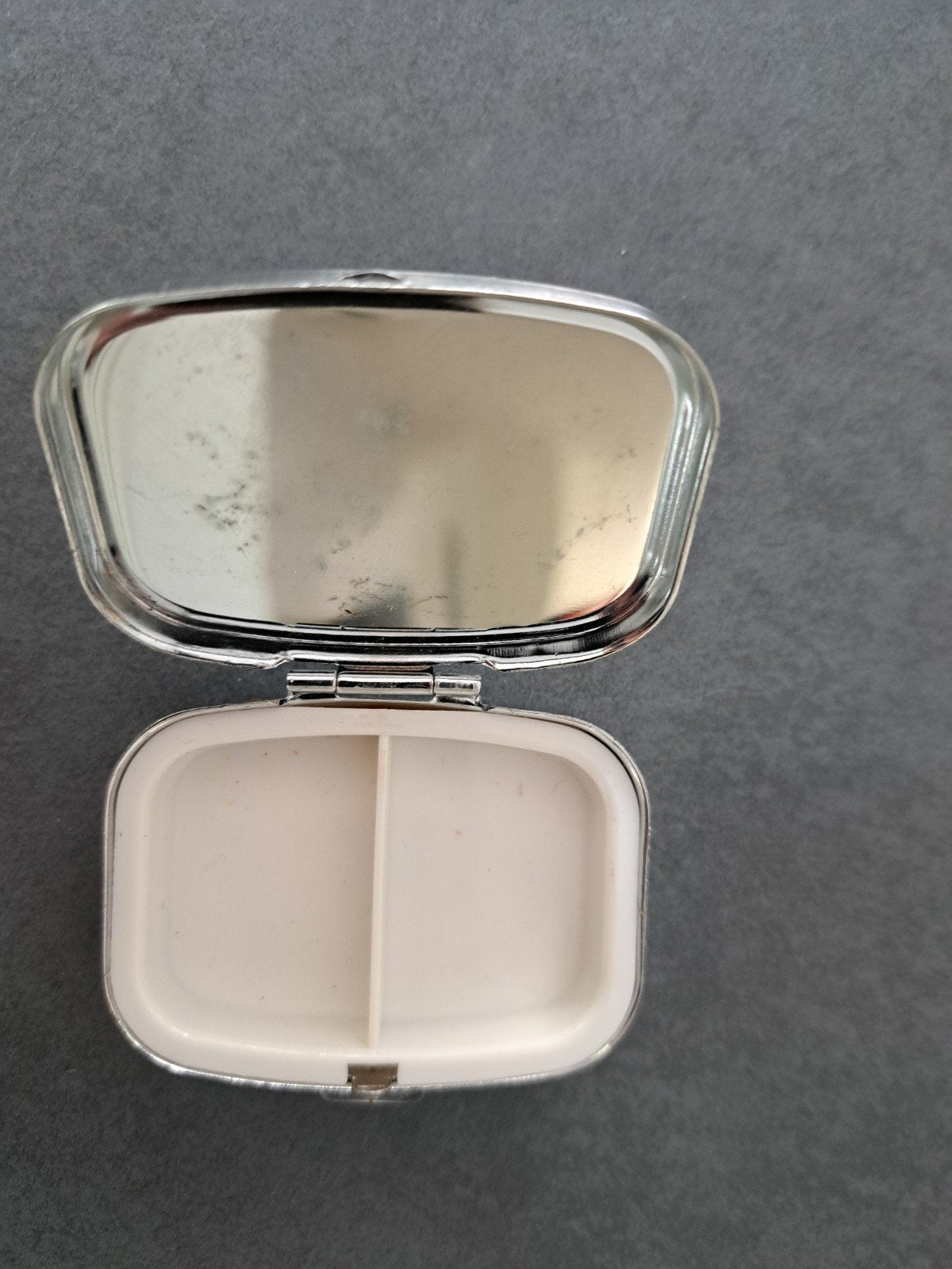 Compact Pillendoosje met 2 vakjes en spiegel, Antiek en Kunst, Ophalen of Verzenden
