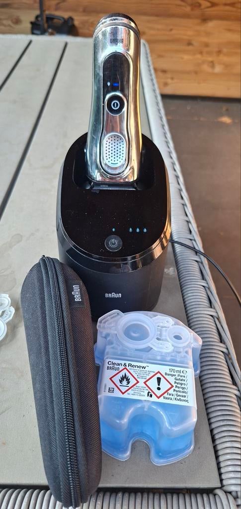 Braun Series 9 Scheerapparaat met Clean & Renew Station, Ophalen of Verzenden, Gebruikt, Scheren en Epileren