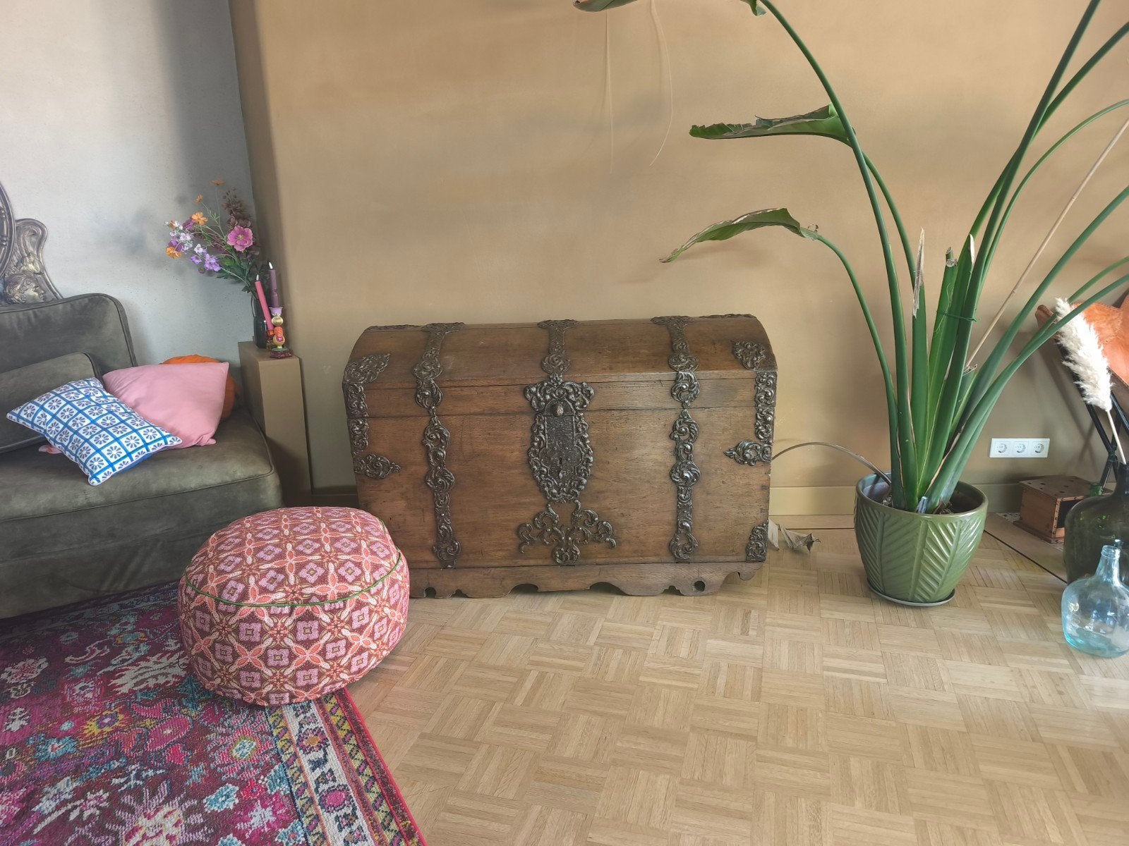 Antieke houten kist met metalen beslag, Antiek en Kunst, Ophalen of Verzenden