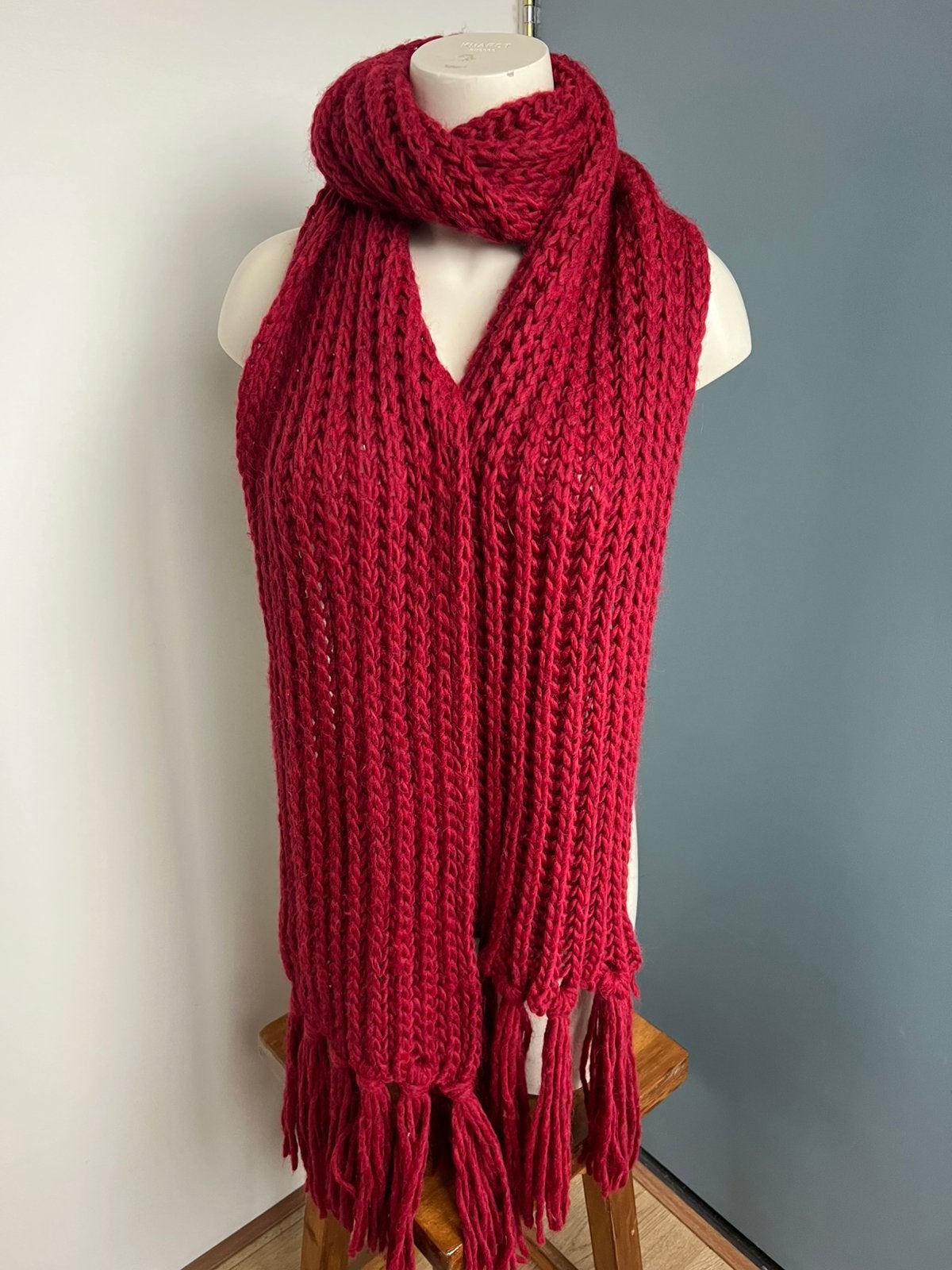 Bijenkorf wijnrood rozerood lang gebreide sjaal wol alpaca, Kleding | Dames, Maat 46/48 (XL) of groter, Ophalen of Verzenden, Zo goed als nieuw
