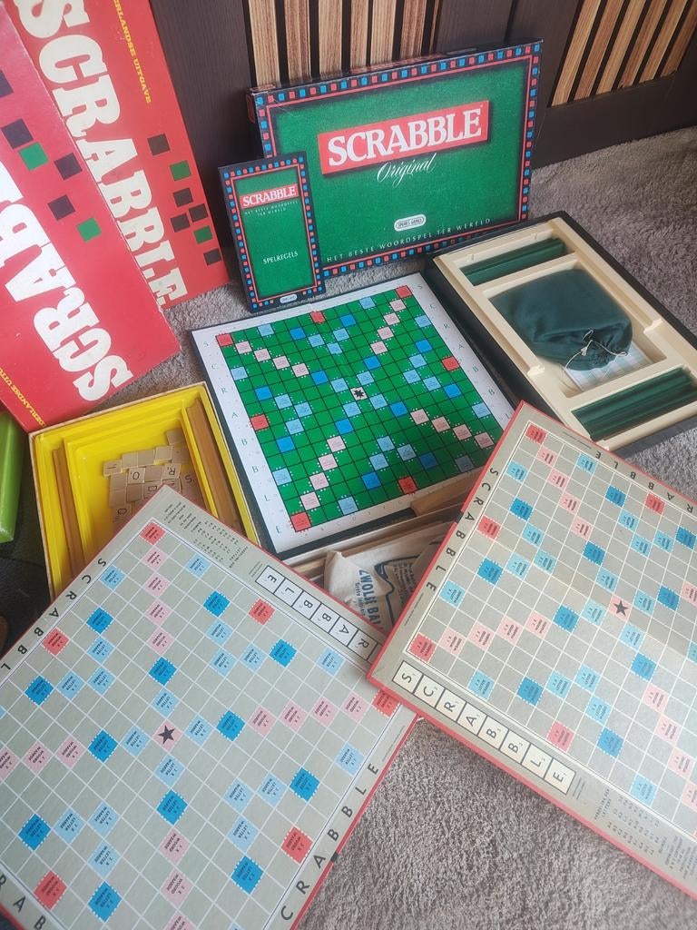 Scrabble bordspellen, twee stuks, Hobby en Vrije tijd, Gezelschapsspellen | Bordspellen, Ophalen of Verzenden