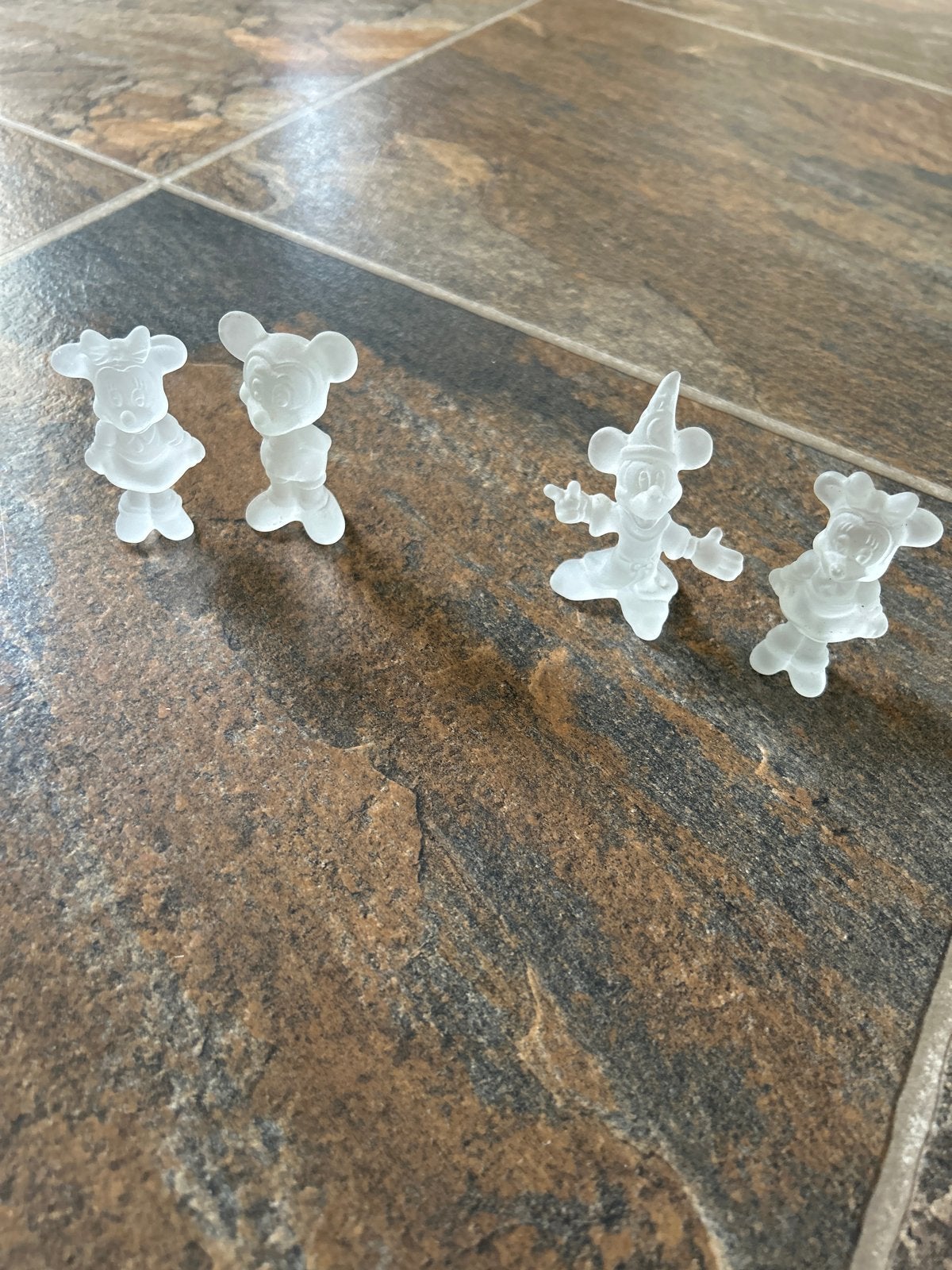 Set van 4 Disney Mickey & Minnie Mouse beeldjes, Ophalen of Verzenden, Mickey Mouse, Zo goed als nieuw, Beeldje of Figuurtje