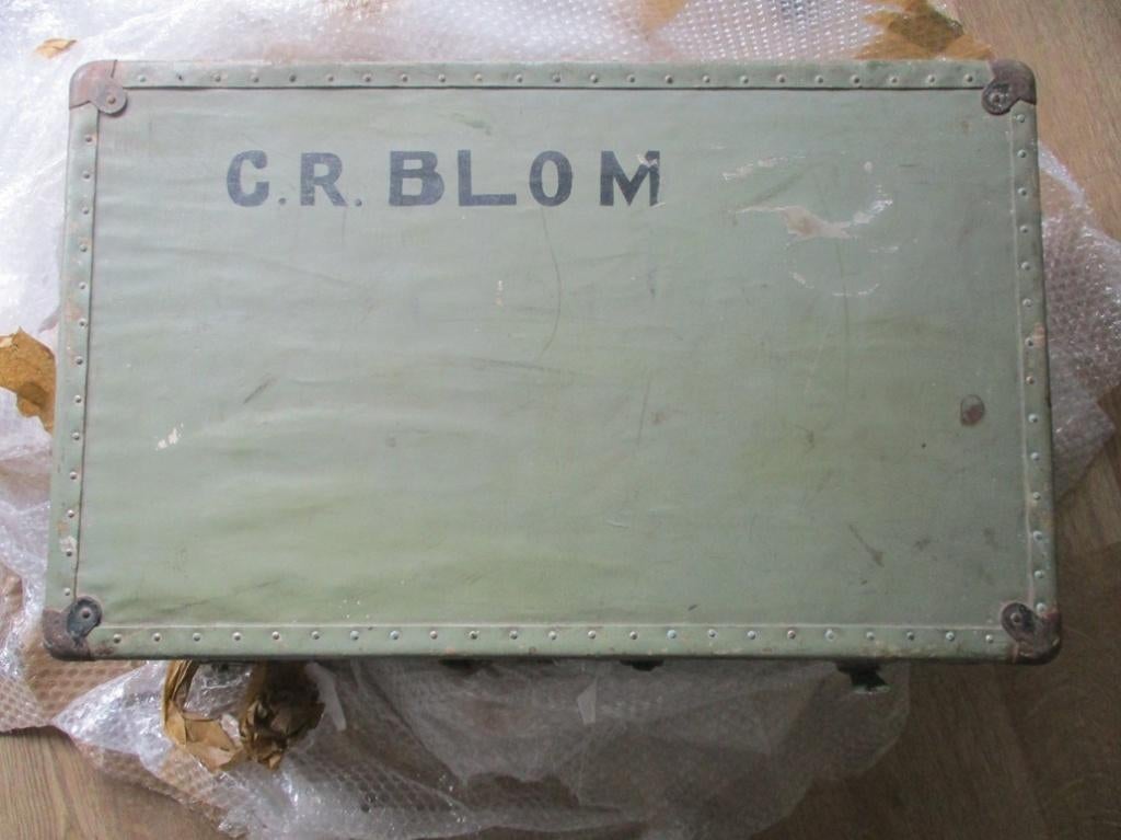 Militaire koffer nalatenschap Vliegerkruisdrager C.R Blom, Verzenden, Luchtmacht, Nederland