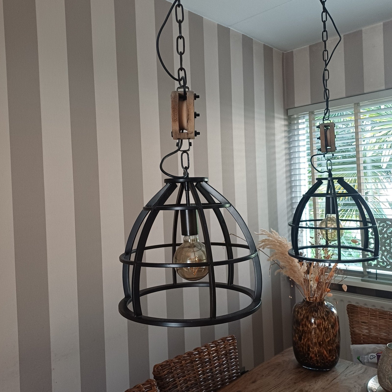 Industriële hanglamp met katrol - Zwart metaal en hout, Ophalen of Verzenden, Zo goed als nieuw, Hout, Industrieel