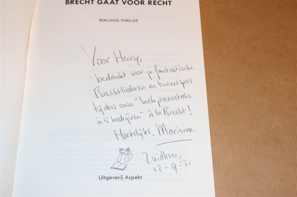 Brecht gaat voor Recht — Berlijnse Thriller — Gesigneerd, Ophalen of Verzenden, Gelezen