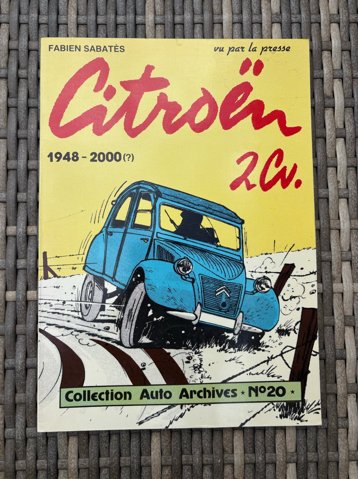 Citroën 2CV 1948-2000 (Collection Auto Archives N20), Ophalen of Verzenden, Gelezen, Citroën