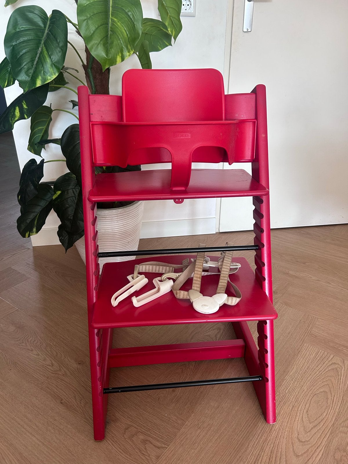Stokke Tripp Trapp kinderstoel - Rood, Kinderen en Baby's, Ophalen, Gebruikt, Meegroeistoel, Aanschuifbaar