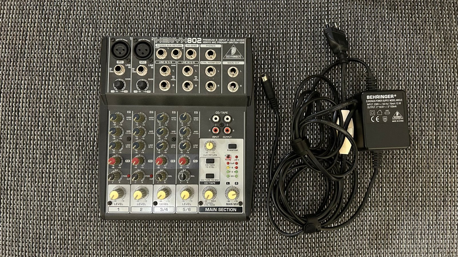 2x Behringer Xenyx 802 Mengpaneel met adapter, Ophalen of Verzenden, Gebruikt, 5 tot 10 kanalen, Microfooningang