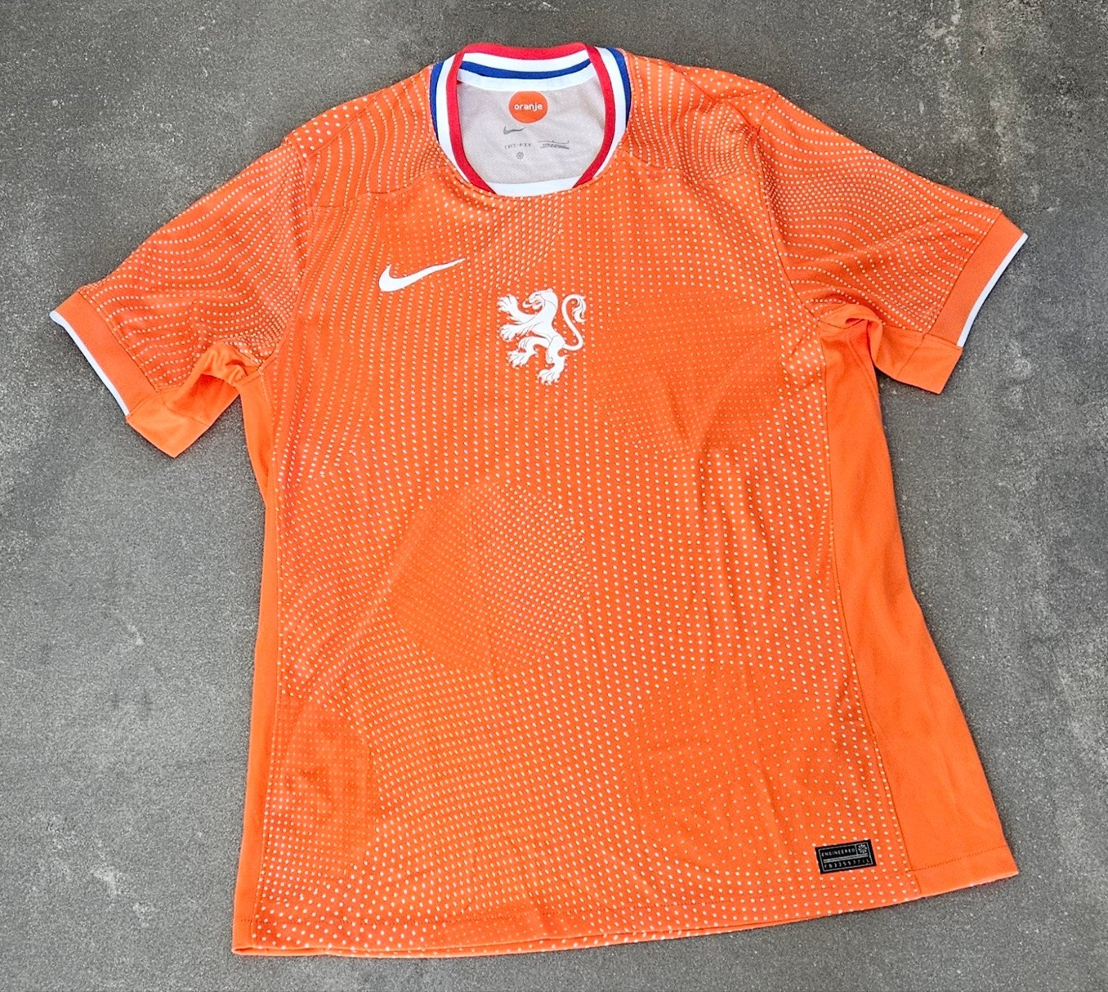 2x OranjeLeeuwinnen Nike Thuisshirt 2025-2027 (L+M), Maat M, Ophalen of Verzenden, Zo goed als nieuw, Shirt